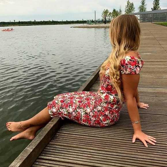 Gianni Bini Cropped Red Floral Off Shoulder Top - Picture 8 of 9